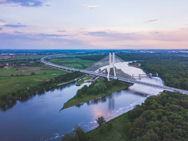 vista aérea del puente redzinski al final de la tarde - odra river fotografías e imágenes de stock