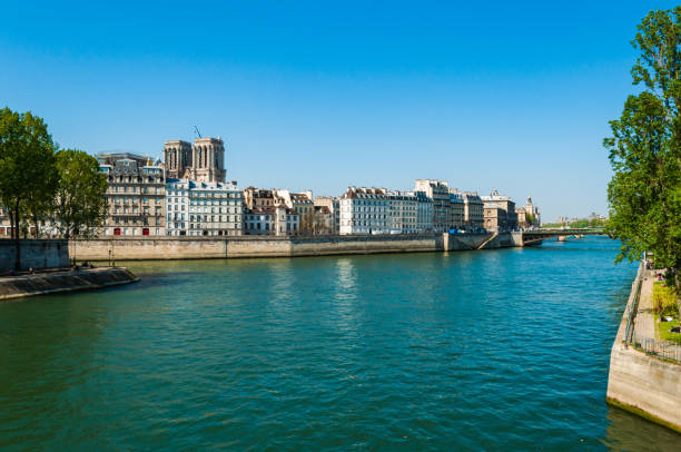 istock Sunny afternoon on Seine 1247251784