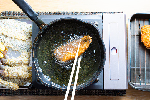 In Japan, fried horse mackerel and fried shrimp are often eaten for lunch or dinner.
