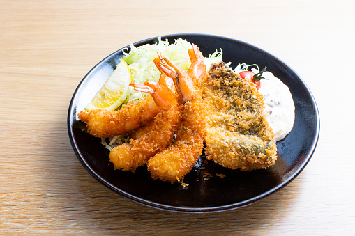 In Japan, fried horse mackerel and fried shrimp are often eaten for lunch or dinner.