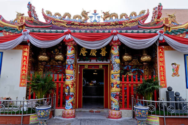 Chinese shrine at Wat Phanan Choeng temple - Thailand Chinese shrine at Wat Phanan Choeng, Thailand, UNESCO World Heritage Site, Southeast Asia, Asia - 21st January 2020 wat phananchoeng stock pictures, royalty-free photos & images