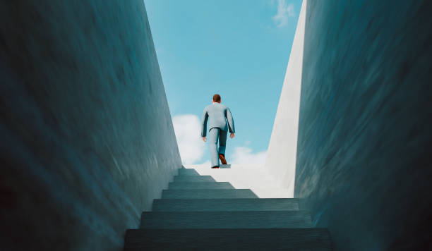 남자는 성공의 사다리를 걸어 정상에 도달 - 위로 이동 일러스트 뉴스 사진 이미지