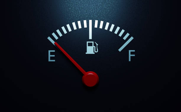 wskaźnik paliwa z czerwoną igłą wskazującą na pustą. renderowanie 3d - baku zdjęcia i obrazy z banku zdjęć