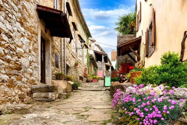Hum is a town in Istria, about 14 kilometers from Buzet. The town, where only 30 people live, is called the "smallest town in the world".