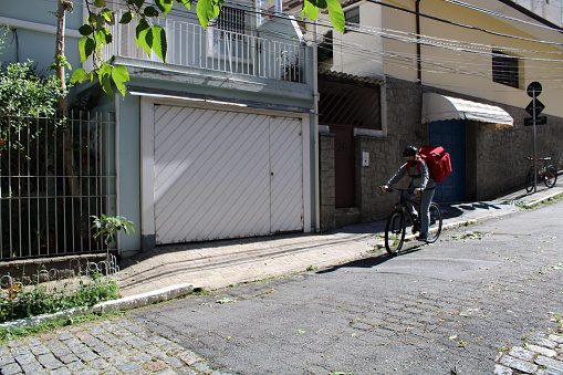 woman delivering food by bicycle during the 19 covid pandemic