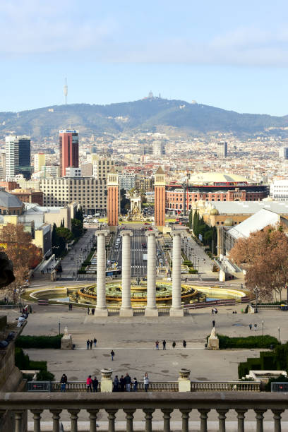 vista piazza de espana al tramonto nel centro di piazza di spagna a barcellona. - castle catalonia spain majestic foto e immagini stock