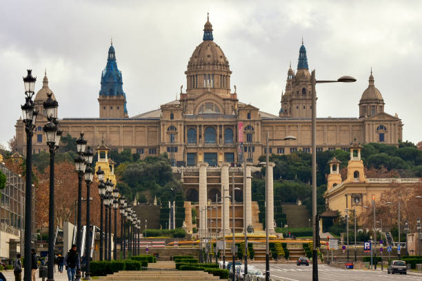 vista del museo nazionale d'arte di barcellona, spagna - castle catalonia spain majestic foto e immagini stock