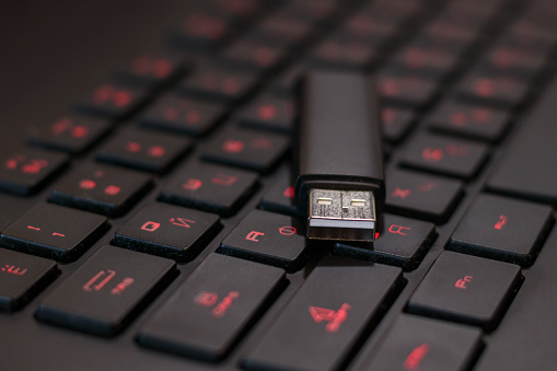 USB memory, card reader on keyboard.