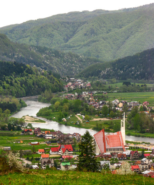 View on Kroscienko city and Dunajec River - Pieniny View on Kroscienko city and Dunajec River - Pieniny szczawnica stock pictures, royalty-free photos & images