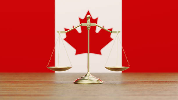 scala in bronzo in piedi davanti alla bandiera canadese - canadian flag flag trial justice foto e immagini stock