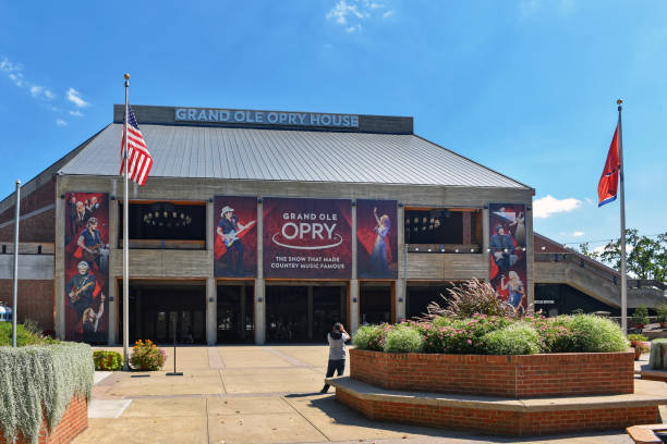 the grand ole opry house en nashville, tennessee - tennessee house nashville residential structure fotografías e imágenes de stock