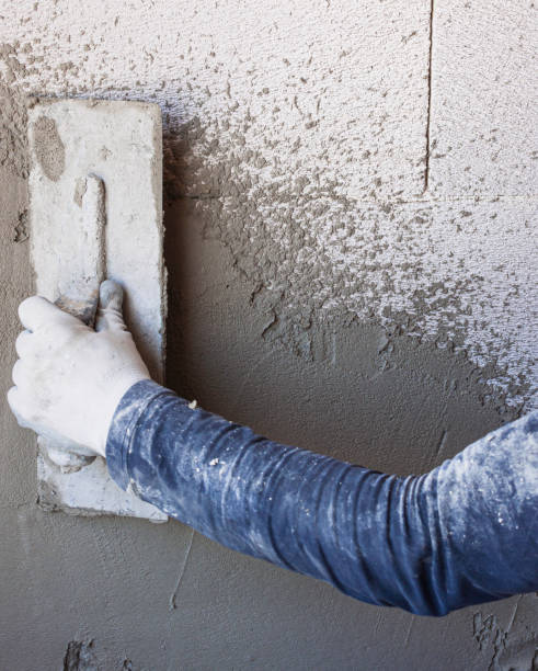 内部石膏ラフに作業者の石膏ツール石膏大理石 - trowel plaster construction worker work tool ストックフォトと画像