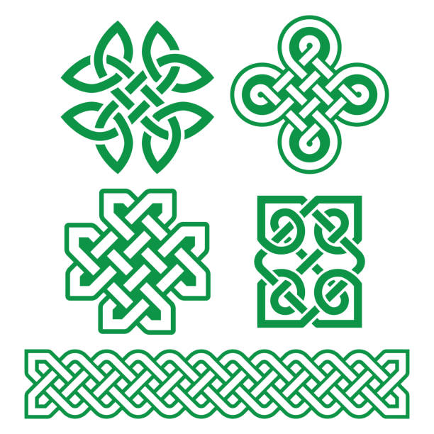 ilustraciones, imágenes clip art, dibujos animados e iconos de stock de patrones y trenzas celtas irlandeses - conjunto de diseño vectorial, colección de nudos celtas traditonales y trenzas - celtic culture tied knot frame braided