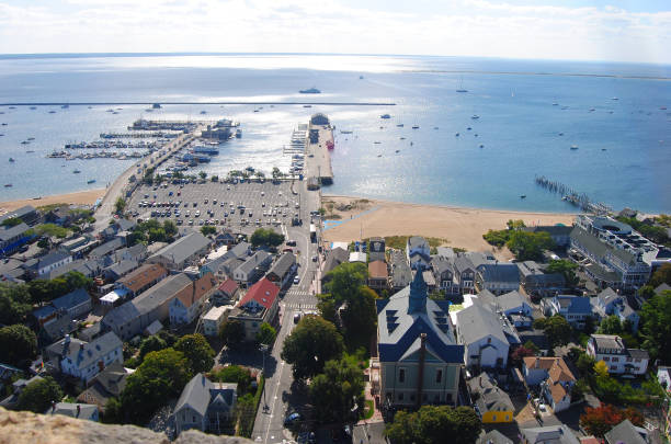 vista sul porto di provincetown, masschusetts, stati uniti d'america. - provincetown foto e immagini stock