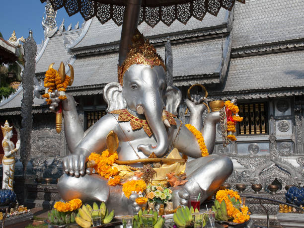 タイ・チェンマイのワット・スリ・スパン銀寺院のガネーシュ神像 - ganesh ストックフォトと画像