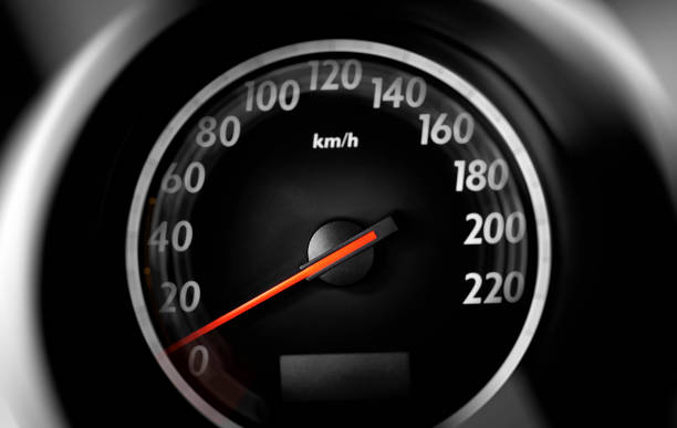 車のスピードメーター、クローズアップ。 - dashboard speedmeter km speedometer ストックフォトと画像