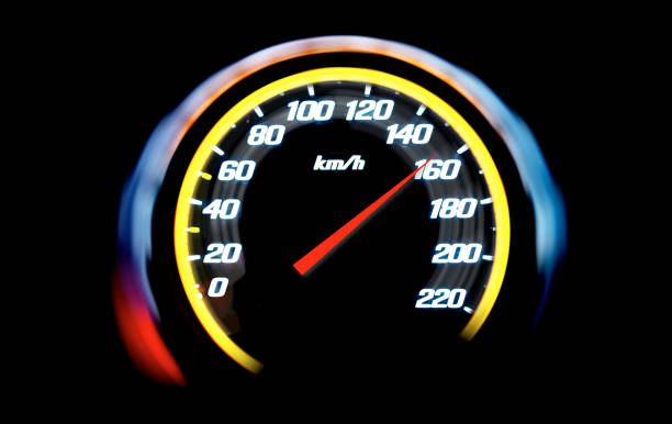 車のスピードメーターとモーションブラーで高速。 - dashboard speedmeter km speedometer ストックフォトと画像