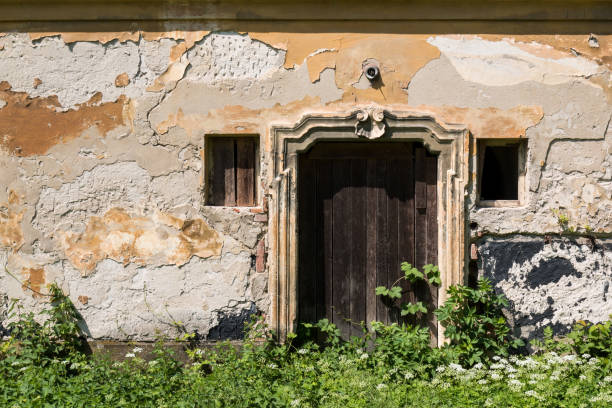 istock Gate of an abandoned palace, Jablonica 1248263935