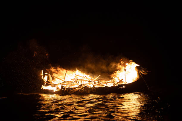 Viking longship burning Viking longship burning at Up Helly AA Shetland viking ship photos stock pictures, royalty-free photos & images