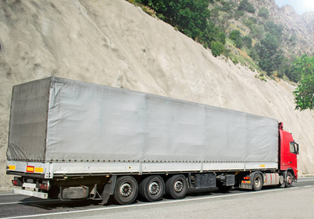 camion coperto di telone. - covered truck foto e immagini stock