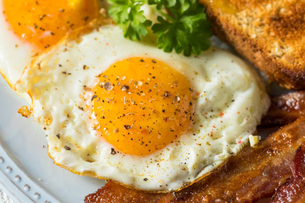homemade sunnyside eggs breakfast - sunnyside imagens e fotografias de stock