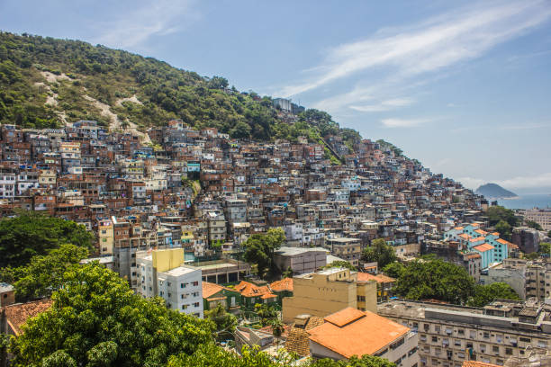 трущобы кантагало в рио-де- - rio de janeiro panoramic skyline scenics стоковые фото и изображения