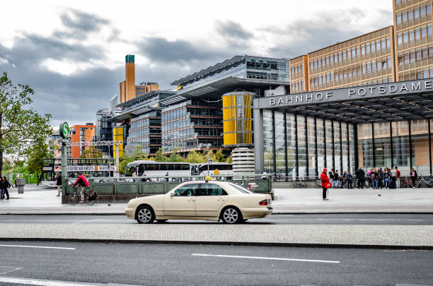 potsdamer platz a berlino, germania. - former famous place east architecture foto e immagini stock