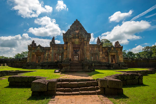 prasat maung tam красивый каменный замок в thailand.muang там является кхмерский храм в районе прахон чай, провинция бури рам, таиланд. это в первую очеред - thailand buriram temple hinduism стоковые фото и изображения