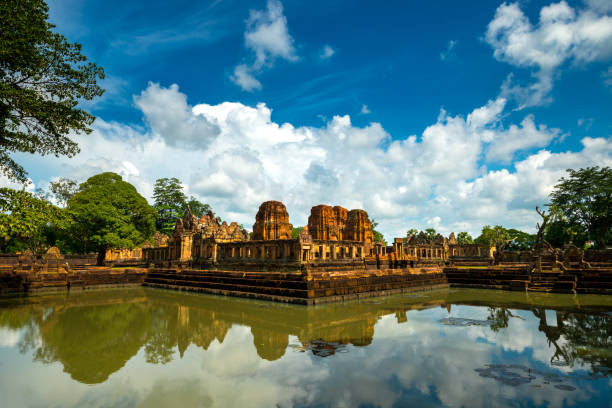 prasat maung tam красивый каменный замок в thailand.muang там является кхмерский храм в районе прахон чай, провинция бури рам, таиланд. это в первую очеред - thailand buriram temple hinduism стоковые фото и изображения