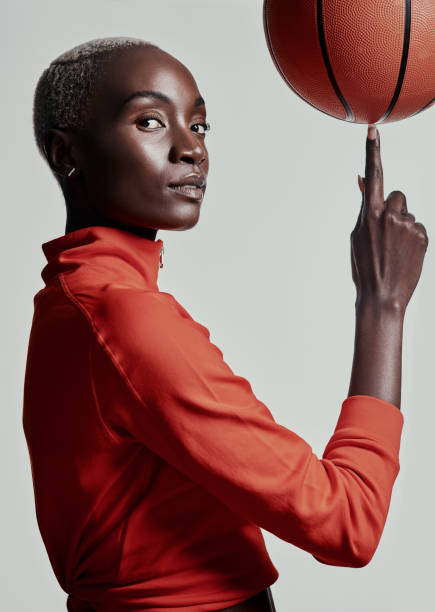i’ll show you what balance is really about - basketball playing ball african descent imagens e fotografias de stock