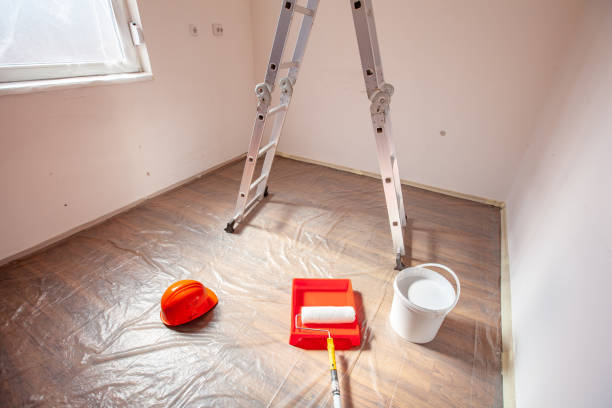 ferramentas de pintura em uma sala vazia - paint preparation adhesive tape indoors - fotografias e filmes do acervo