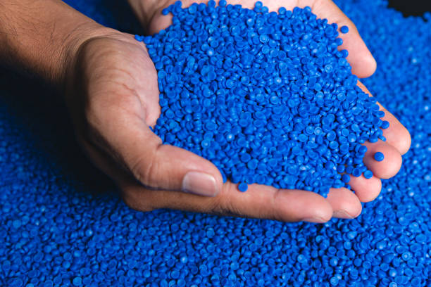 Blue plastic grain, plastic polymer granules,hand hold Polymer pellets, Raw materials for making water pipes, Plastics from petrochemicals and compound extrusion, resin from plant polyethylene. Blue plastic grain, plastic polymer granules,hand hold Polymer pellets, Raw materials for making water pipes, Plastics from petrochemicals and compound extrusion, resin from plant polyethylene. bead photos stock pictures, royalty-free photos & images