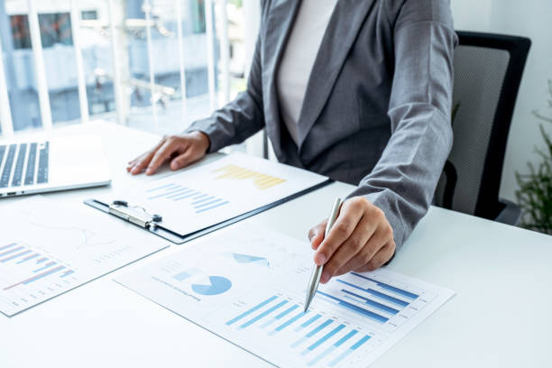 istock Business woman analyzed the chart for Setting challenging business goals and ready to achieve the target 1248467898