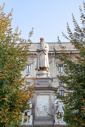 Statue of Leonardo da Vinci and 4 disciples at square Piazza delle Scala in Milan. Monument was made by Pietro Magni in 1872 for honoring da Vinci. Statue if between Scala and Galleria Emanuelle Vittorio II