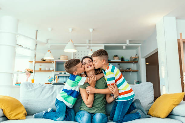 istock Kiss delivery for mom! 1248500169