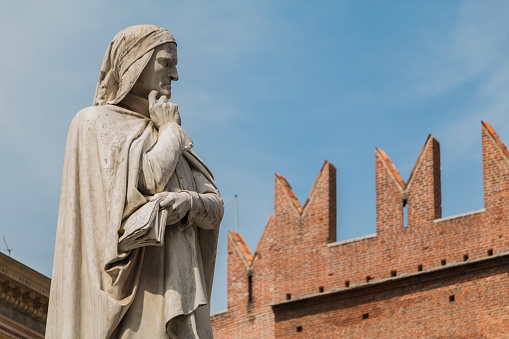 A picture of the statue of Dante Alighieri in the Piazza dei Signori (Verona).