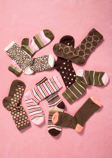 calcetines multicolores de algodón aislados sobre fondo de color ( - sock wool multi colored isolated fotografías e imágenes de stock