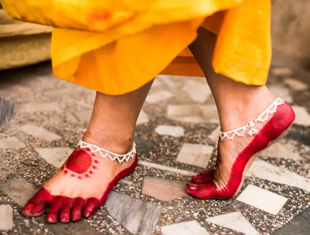 Photo of Alta design on feet of girl for Hindu Indian wedding ceremony