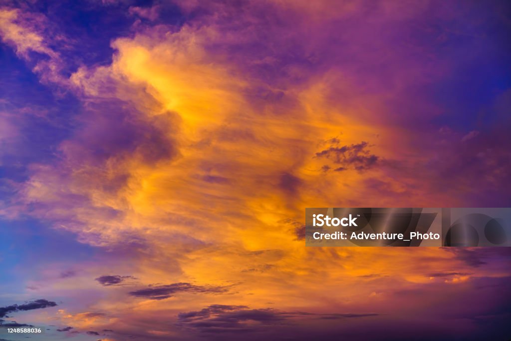 Sky Nori Fundal - Fotografie de stoc Albastru fără redevențe Sky Nori Fundal - Fotografie de stoc Albastru fără redevențe