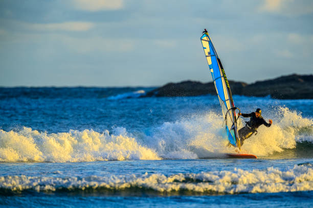 vancouver island british columbia - surfing sport extreme sports success imagens e fotografias de stock