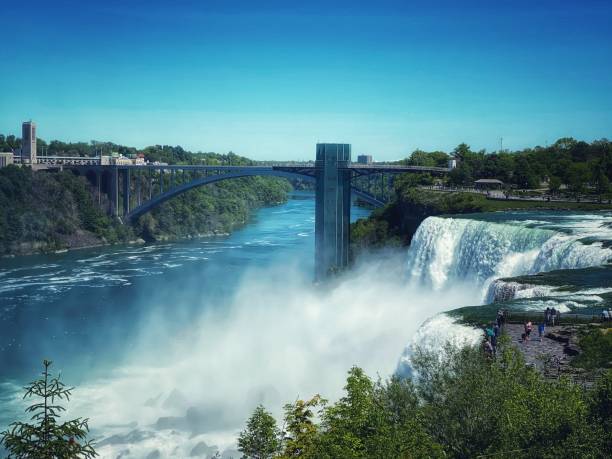 私はあなたのために落ちている - niagara falls falling people usa ストックフォトと画像