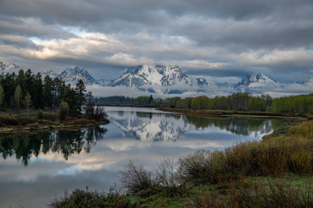 scène de paysage à la rivière de serpent dans le parc national de grand teton - teton range grand teton national park mountain rural scene photos et images de collection