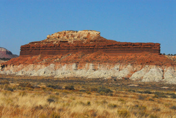 arizona- montagne colorée de grès - flattop mountain photos et images de collection