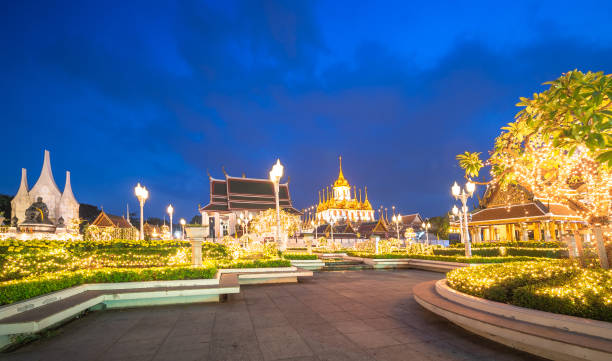 la réplica del crematorium real para el rey bhumibol adulyadej (pra may ru maat) en sanam luang para la ceremonia de cremación funeral real bangkok tailandia. - phumiphon aduldet fotografías e imágenes de stock