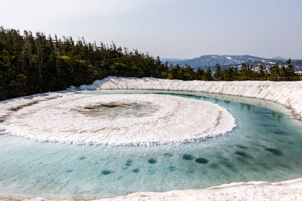 la scène mystérieuse de « hachimantai dragon eye » - parc national de towada hachimantai photos et images de collection