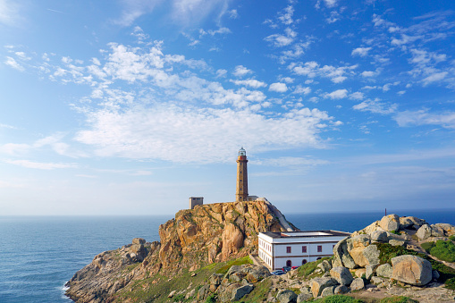 The lighthouse in Cabo Vilán marks one of the most dangerous stretches of the Costa da Morte. It is 125 metres high and is attached to to the old lighthouse keepers´s building.