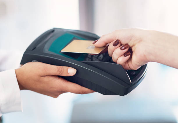istock Who needs cash if you can just tap! 1248693437