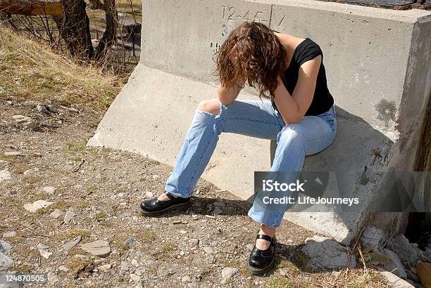 Heartache - Fotografias de stock e mais imagens de Abandonado - Abandonado, Adolescente, Adulto