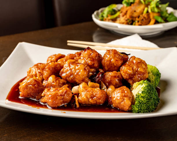 Chinese food general tso's chicken (General Chang's Chicken) eneral Tso's chicken is a sweet, slightly spicy, deep-fried chicken dish that is popularly served in most Chinese and Asian themed American restaurants chinese food photos stock pictures, royalty-free photos & images