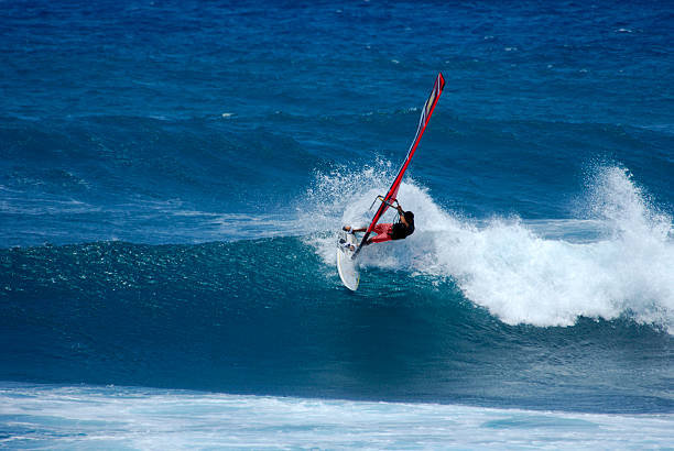 windsurf - big wave surfing foto e immagini stock